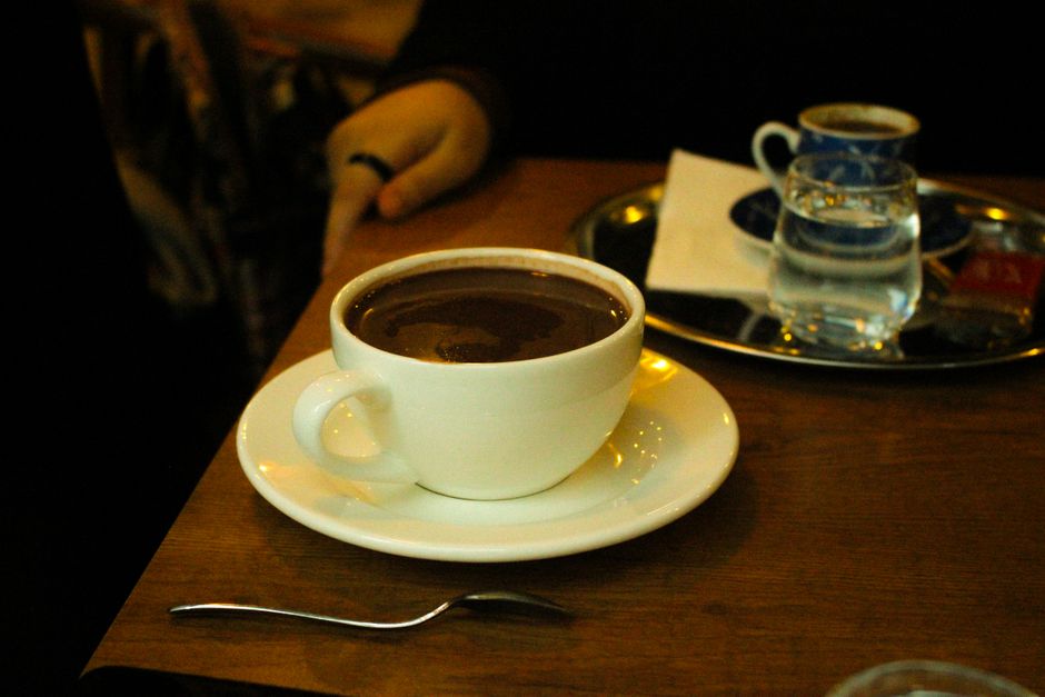 Boissons chaudes maison : chocolat, chaï, épices douces